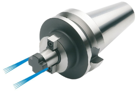 Mit Kühlmittelzufuhr